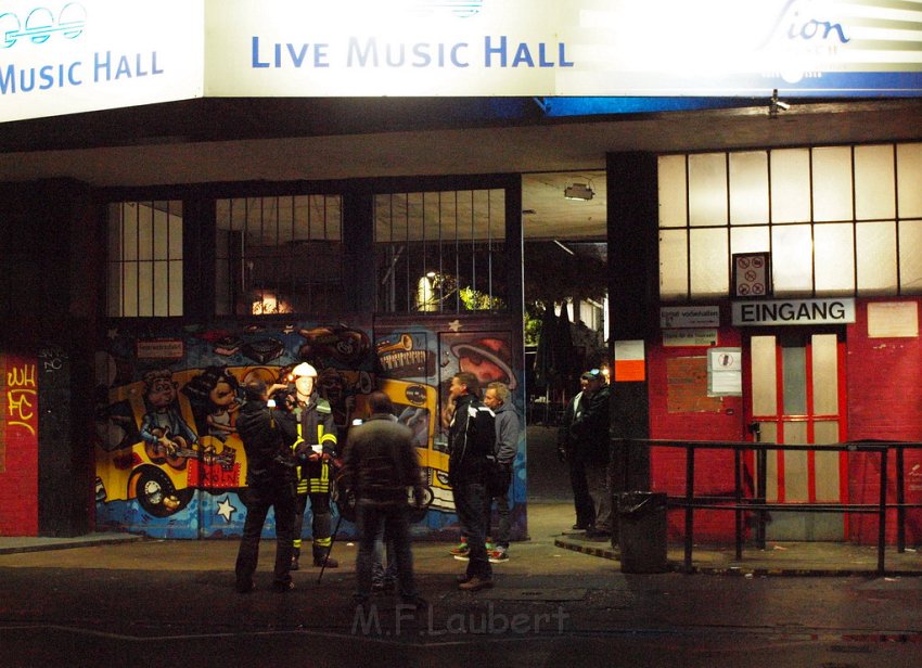 Live Music Hall Deckenplatte fiel runter als Livemusic lief Koeln Ehrenfeld Lichtstr P58.JPG